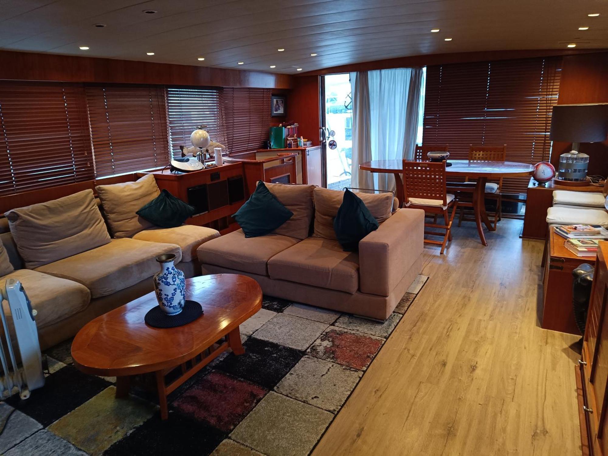 Отель Amazing Boat To Sleep In Barcelona Сан-Адриан-де-Бесос Экстерьер фото